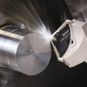 TGAQ D82 - JetCrown_ ISCAR Un Nuevo y Muy Avanzado Sistema de Tronzado para Adaptadores Cuadrados TANG-GRIP TGAQ-ECD con Dos Agujeros para una Refrigeración Efectiva con Alta Presión